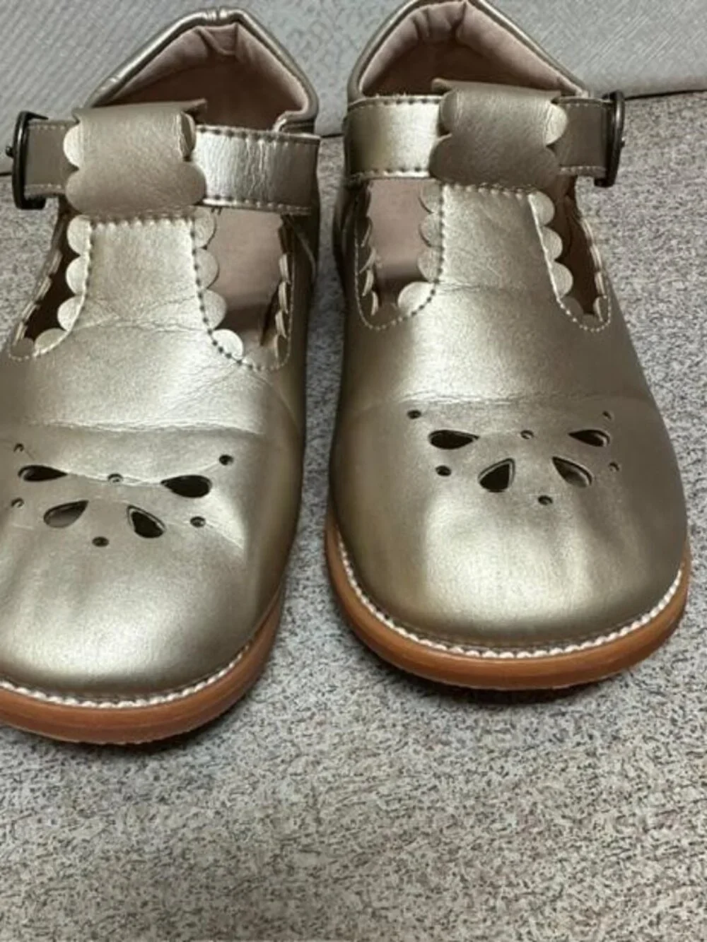Felix & Flora gold dress shoes, size 11